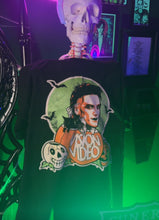 Laden Sie das Bild in den Galerie-Viewer, Vision Video Pumpkin Tshirt by Matthew Lineham